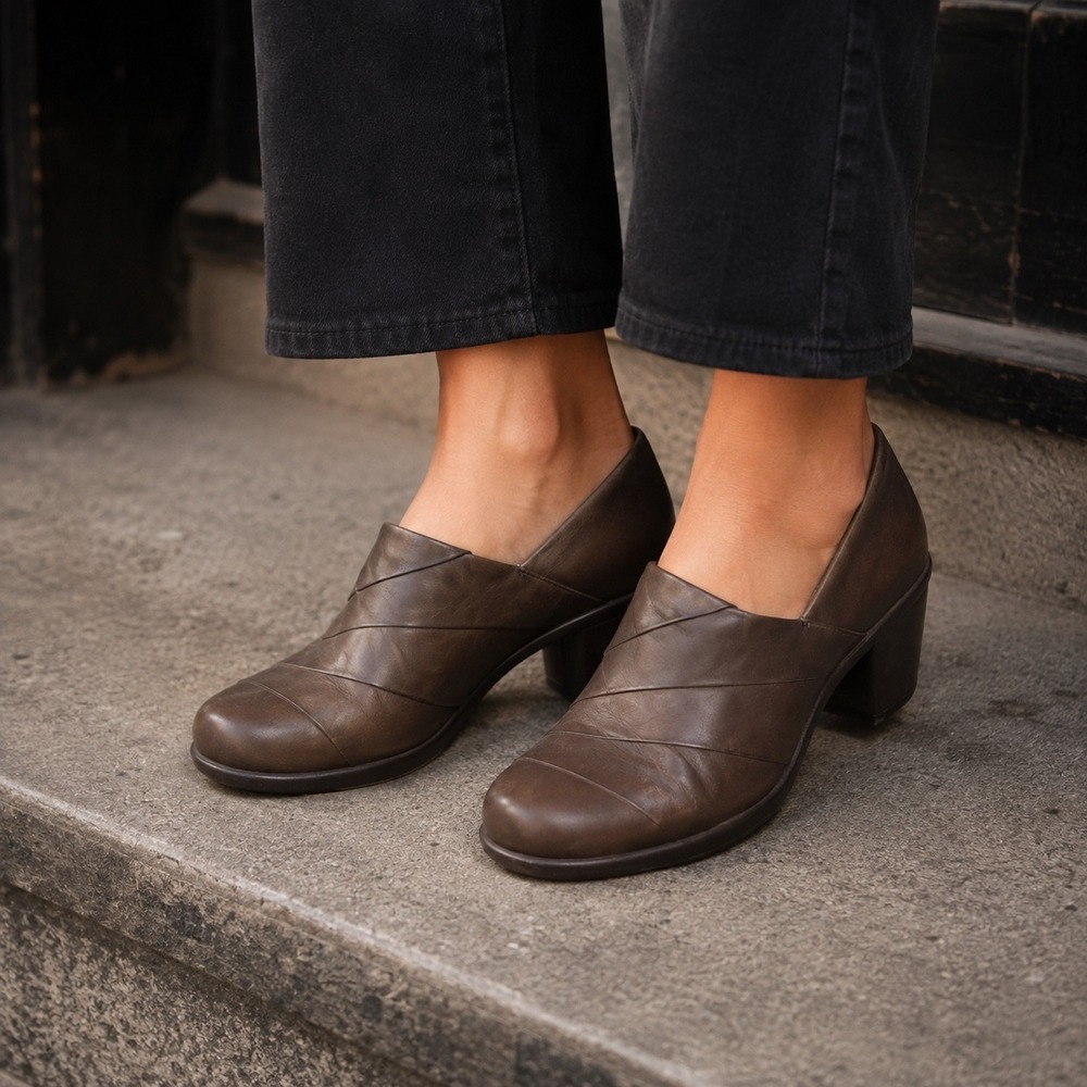 Naturalizer Electron Dark Brown Leather Block Heel Pleated Loafers Womens Sz 8